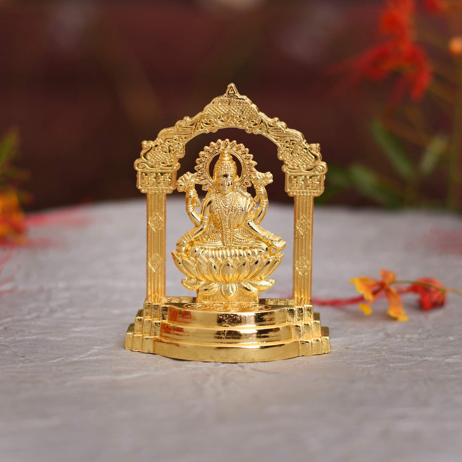 Hindu Goddess Laxmi With Gold Platted Metal Idol