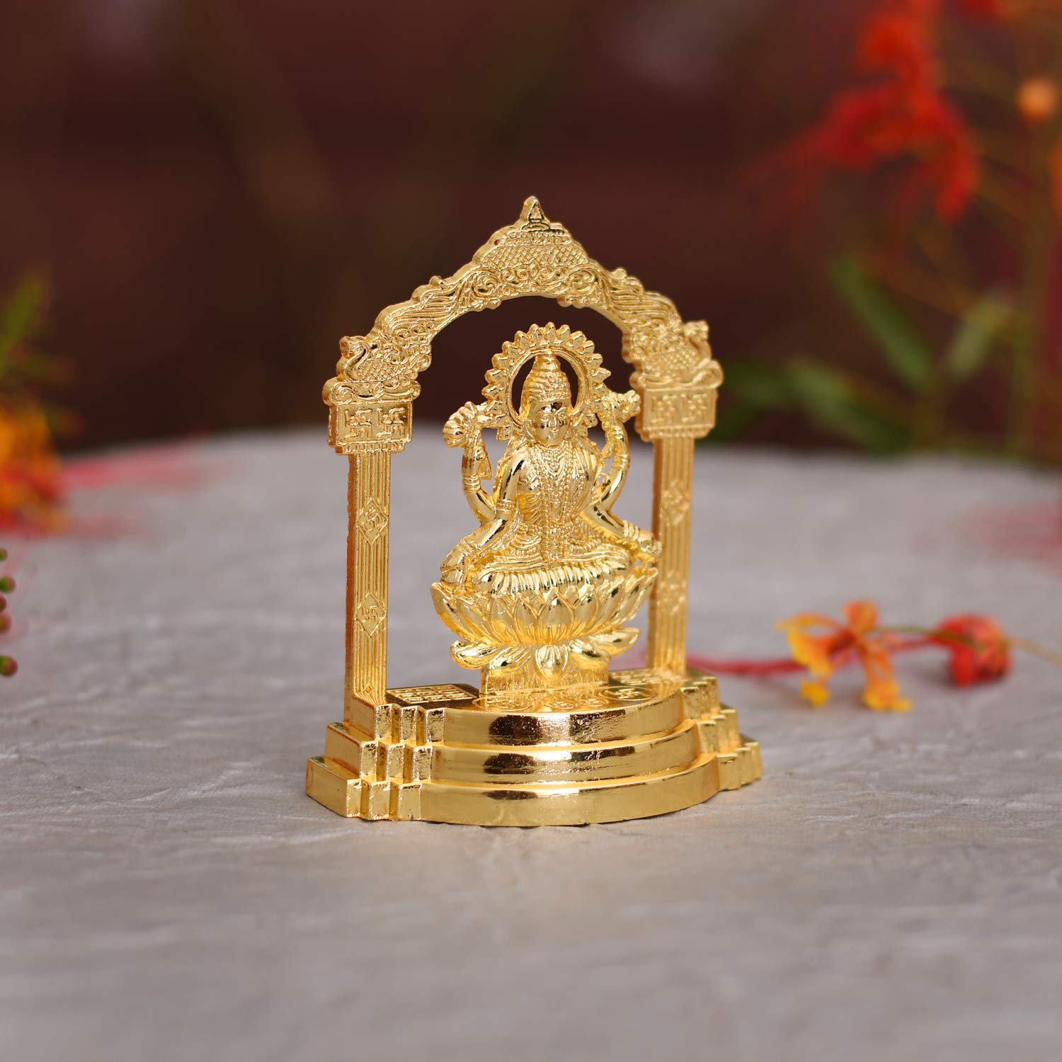 Hindu Goddess Laxmi With Gold Platted Metal Idol