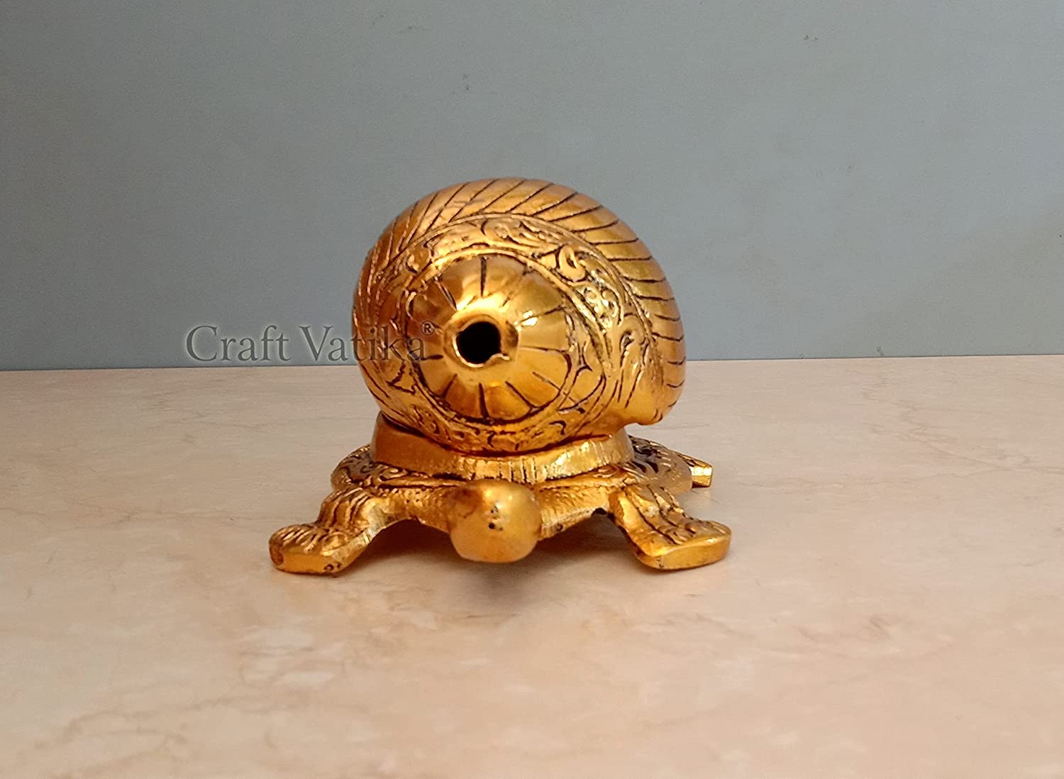 Metal Shank Conch Placed On Tortoise Base Showpiece Dfms396